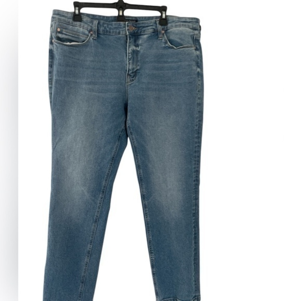Boston proper classic medium washed 5 pocket straight jean in size 18